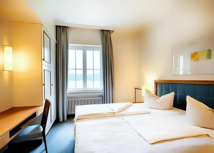 Отель Welcome Hennesee 4*